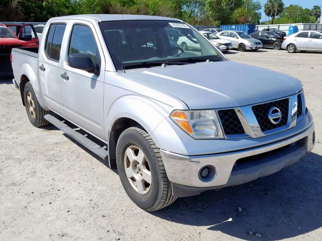 1N6AD07U96C468184 - 2006 NISSAN FRONTIER C SILVER photo 1