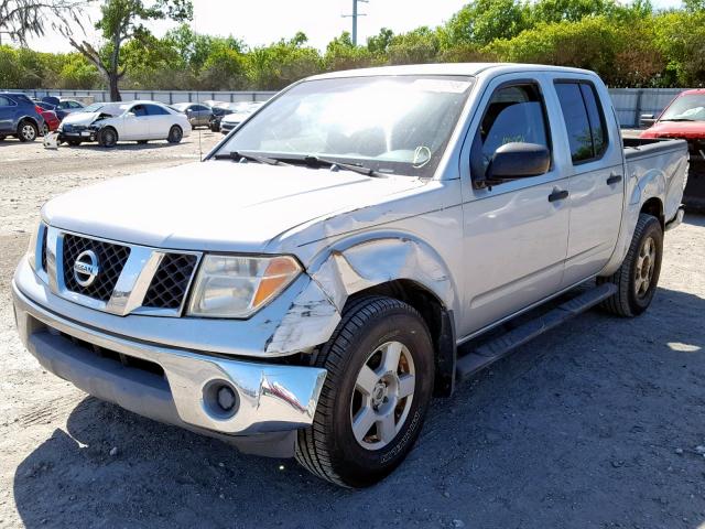 1N6AD07U96C468184 - 2006 NISSAN FRONTIER C SILVER photo 2