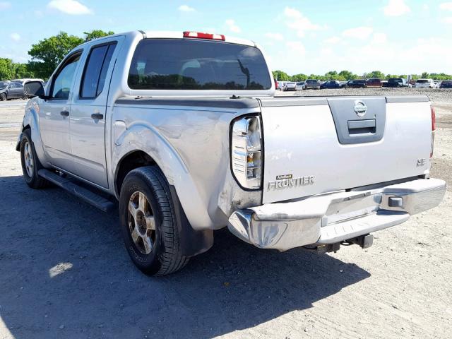 1N6AD07U96C468184 - 2006 NISSAN FRONTIER C SILVER photo 3