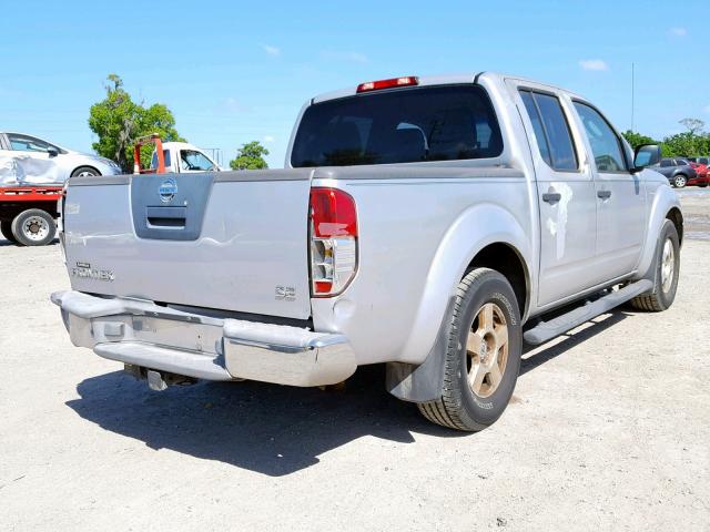 1N6AD07U96C468184 - 2006 NISSAN FRONTIER C SILVER photo 4