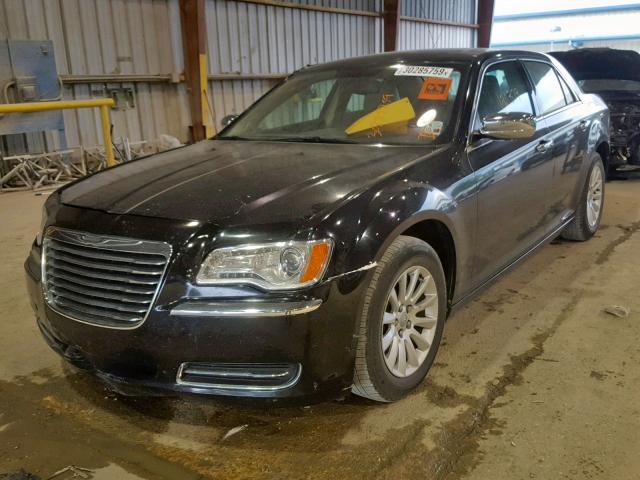 2C3CCAAG6DH572816 - 2013 CHRYSLER 300 BLACK photo 2