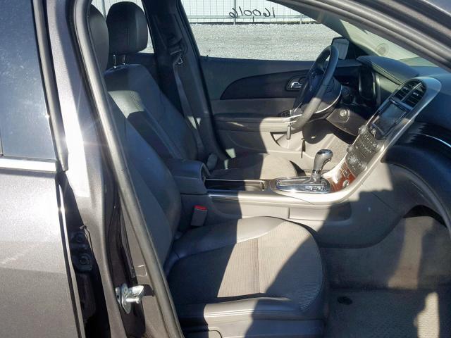 1G11D5RR5DF110853 - 2013 CHEVROLET MALIBU 1LT 灰色 照片 5
