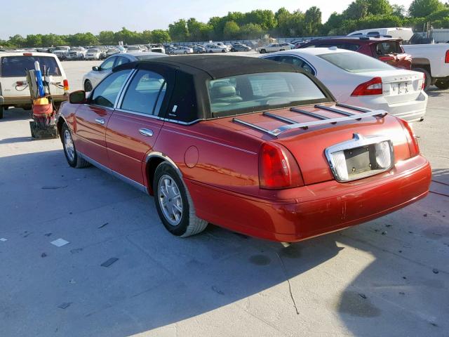 1LNFM82W2WY698227 - 1998 LINCOLN TOWN CAR S RED photo 3