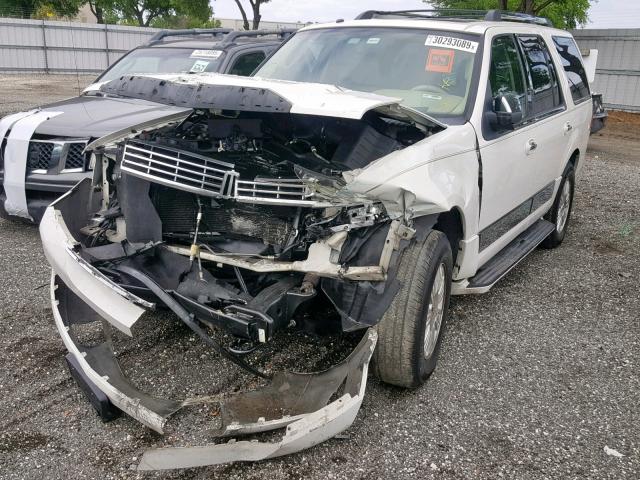 5LMFU27518LJ06231 - 2008 LINCOLN NAVIGATOR WHITE photo 2