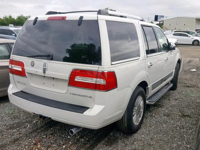 5LMFU27518LJ06231 - 2008 LINCOLN NAVIGATOR WHITE photo 4