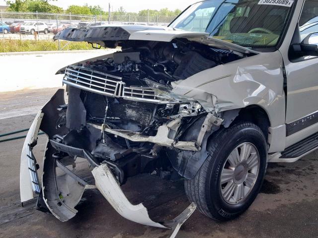 5LMFU27518LJ06231 - 2008 LINCOLN NAVIGATOR WHITE photo 9