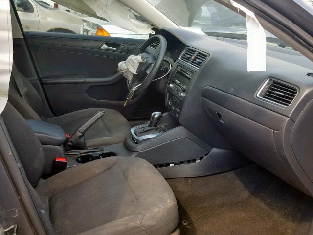 3VW2K7AJXEM232318 - 2014 VOLKSWAGEN JETTA BASE GRAY photo 5