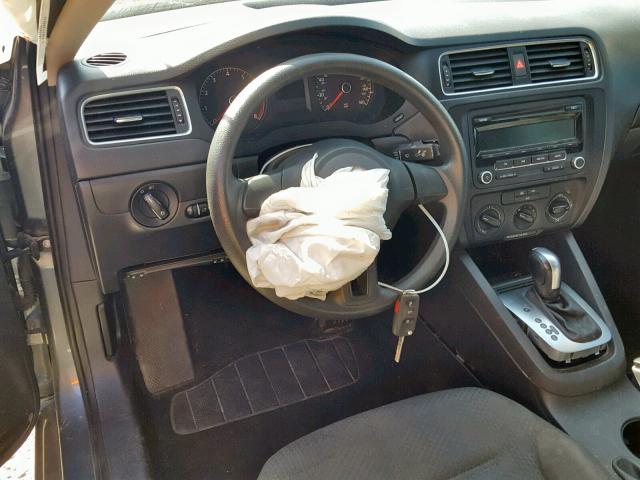 3VW2K7AJXEM232318 - 2014 VOLKSWAGEN JETTA BASE GRAY photo 9