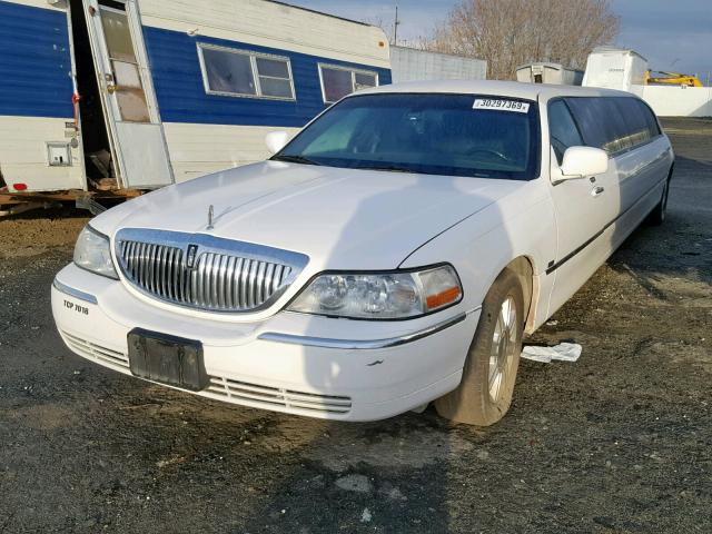 1L1FM88W27Y623456 - 2007 LINCOLN TOWN CAR E WHITE photo 2