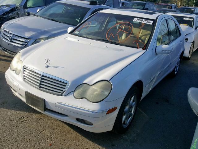 WDBRF61J42F273845 - 2002 MERCEDES-BENZ C 240 WHITE photo 2