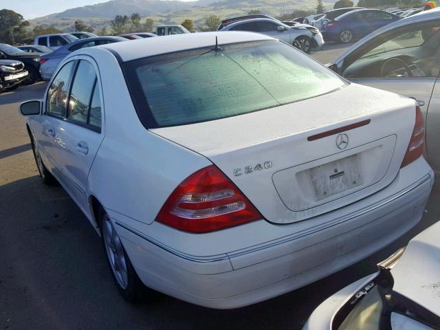 WDBRF61J42F273845 - 2002 MERCEDES-BENZ C 240 WHITE photo 3