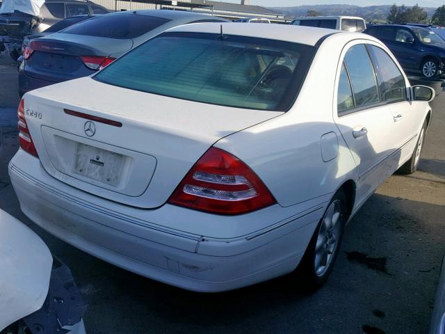 WDBRF61J42F273845 - 2002 MERCEDES-BENZ C 240 WHITE photo 4