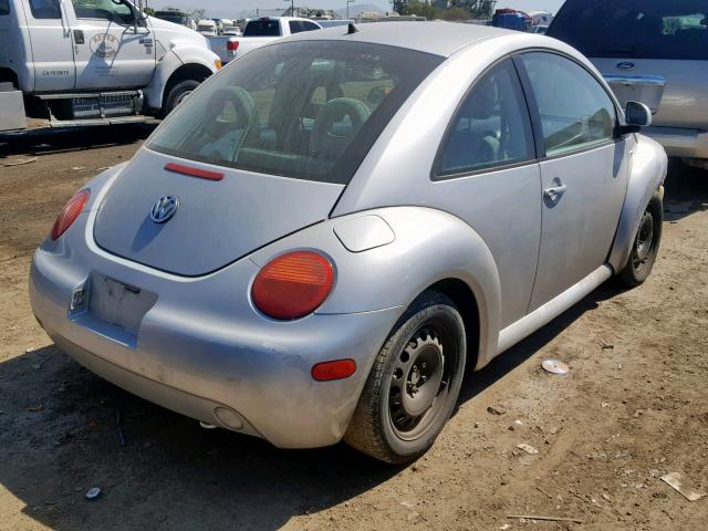 3VWCA21C8YM497898 - 2000 VOLKSWAGEN NEW BEETLE Gümüş foto 4