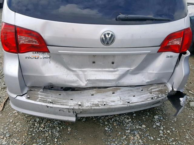 2V8HW34199R500493 - 2009 VOLKSWAGEN ROUTAN SE SILVER photo 9