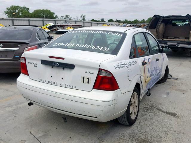 1FAFP34N06W155429 - 2006 FORD FOCUS ZX4 WHITE photo 4