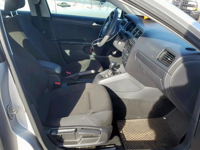 3VW2K7AJ5FM303734 - 2015 VOLKSWAGEN JETTA BASE SILVER photo 5