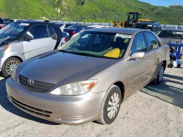 JTDBE32K120128955 - 2002 TOYOTA CAMRY LE GOLD photo 2