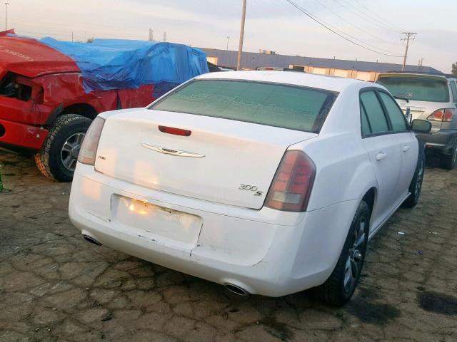 2C3CCAGG6EH381860 - 2014 CHRYSLER 300 S WHITE photo 4