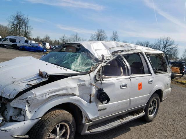 5LMFU28R61LJ15448 - 2001 LINCOLN NAVIGATOR 白色 照片 9