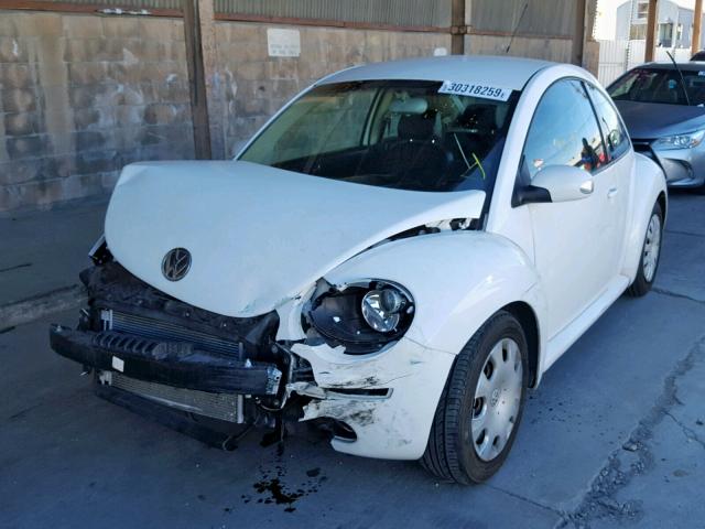 3VWPG3AG0AM007887 - 2010 VOLKSWAGEN NEW BEETLE თეთრი ფოტო 2