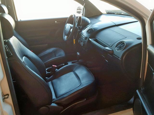 3VWPG3AG0AM007887 - 2010 VOLKSWAGEN NEW BEETLE თეთრი ფოტო 5