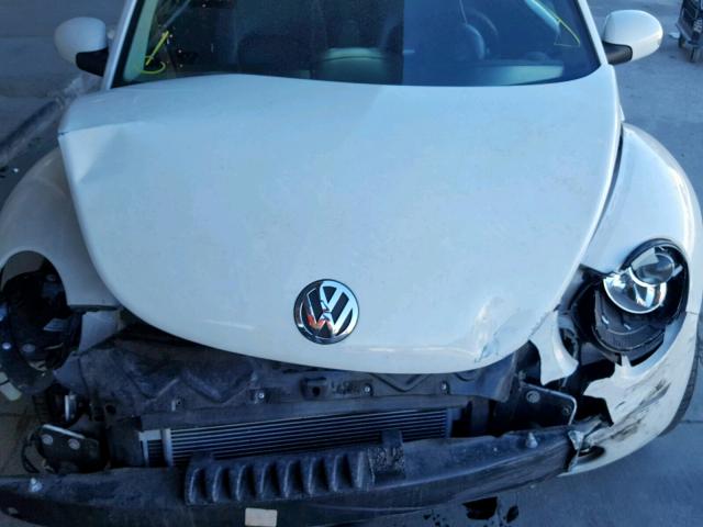 3VWPG3AG0AM007887 - 2010 VOLKSWAGEN NEW BEETLE თეთრი ფოტო 7