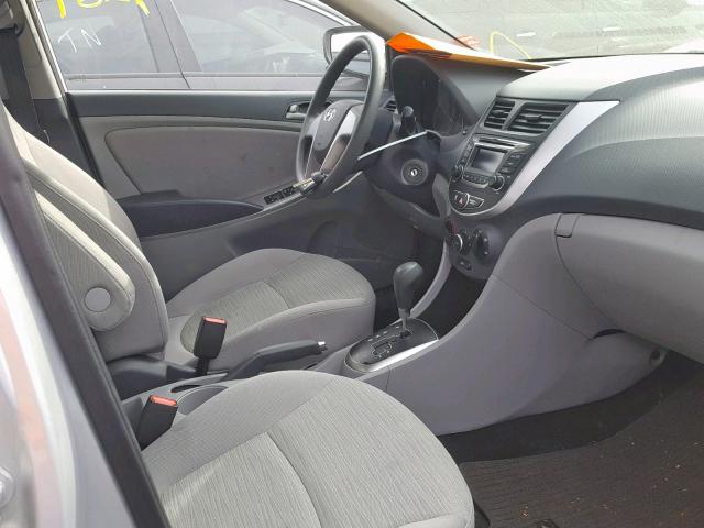 KMHCT4AE7GU105123 - 2016 HYUNDAI ACCENT SE SILVER photo 5