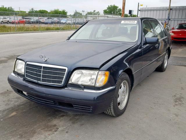 WDBGA43G3XA425579 - 1999 MERCEDES-BENZ S 420 BLUE photo 2