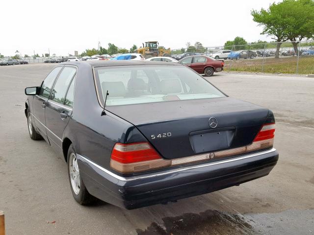 WDBGA43G3XA425579 - 1999 MERCEDES-BENZ S 420 BLUE photo 3