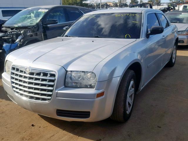 2C3JA43R65H662840 - 2005 CHRYSLER 300 SILVER photo 2