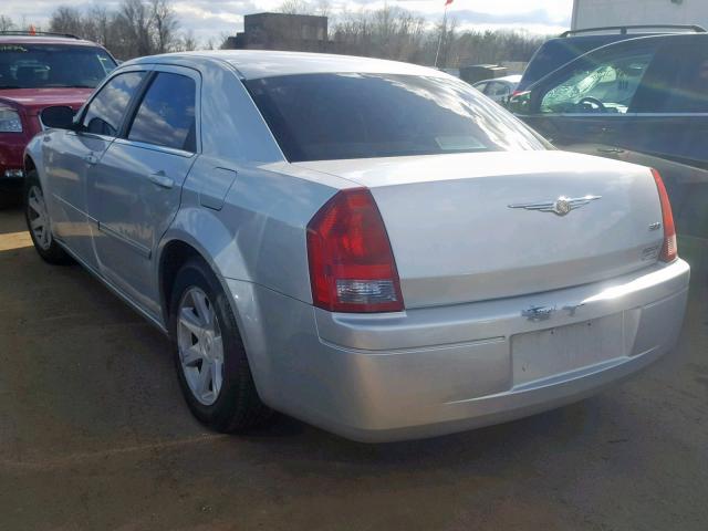 2C3JA43R65H662840 - 2005 CHRYSLER 300 SILVER photo 3