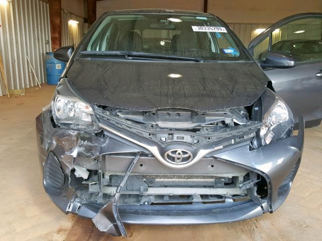 VNKKTUD3XHA078360 - 2017 TOYOTA YARIS L GRAY photo 9