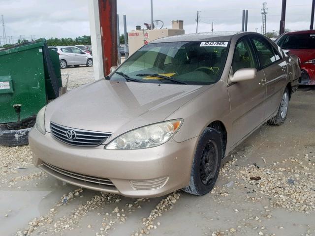 4T1BE32K35U563131 - 2005 TOYOTA CAMRY LE GOLD photo 2