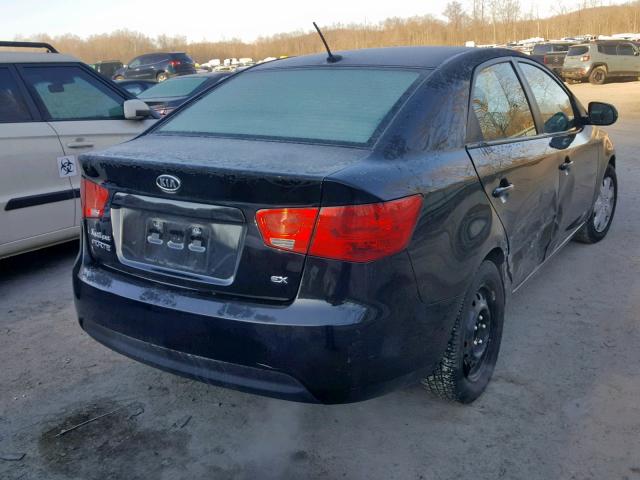 KNAFU4A24D5712846 - 2013 KIA FORTE EX BLACK photo 4