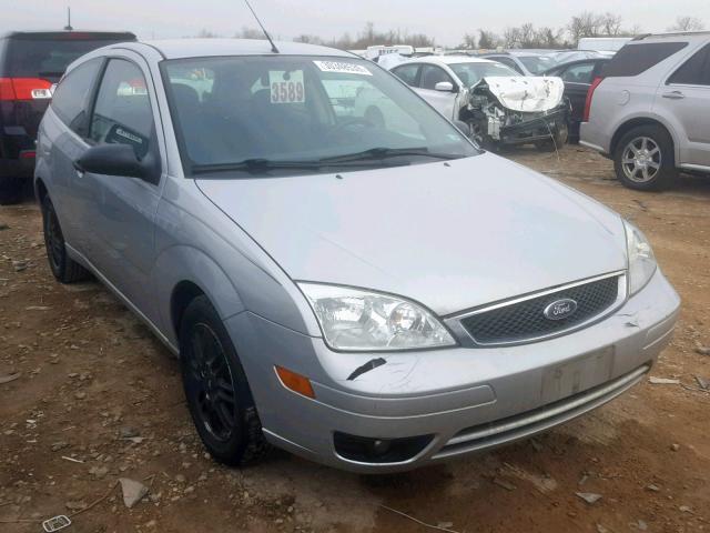 3FAFP31NX5R101822 - 2005 FORD FOCUS ZX3 GRAY photo 1