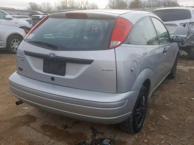 3FAFP31NX5R101822 - 2005 FORD FOCUS ZX3 GRAY photo 4