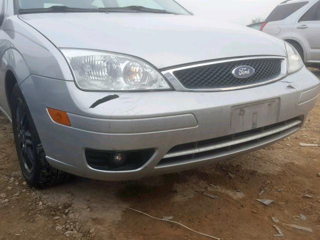 3FAFP31NX5R101822 - 2005 FORD FOCUS ZX3 GRAY photo 9