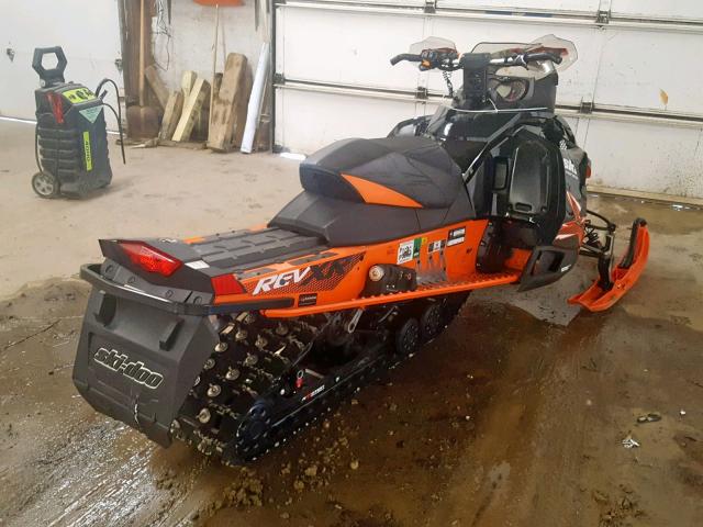 2BPSMMFB9FV000047 - 2015 SKI DOO RENEGADE TWO TONE photo 4