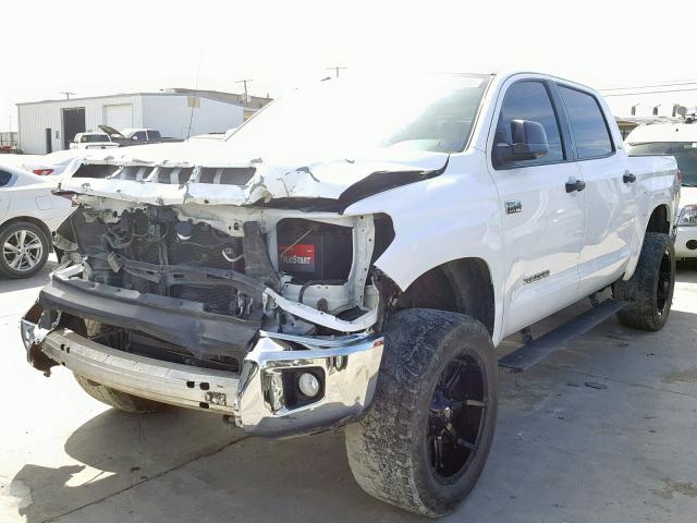 5TFDW5F14HX597489 - 2017 TOYOTA TUNDRA CRE WHITE photo 2