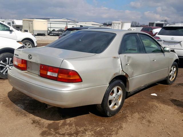 JT8BF22G9V0043755 - 1997 LEXUS ES 300 SILVER photo 4