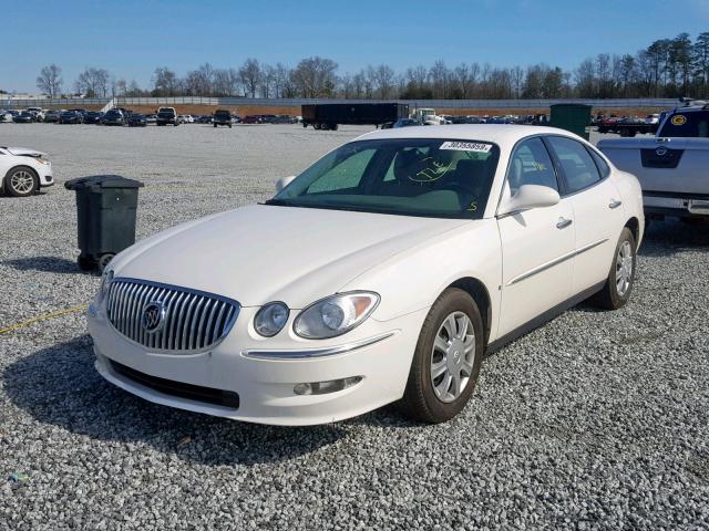 2G4WC582X81276881 - 2008 BUICK LACROSSE C WHITE photo 2