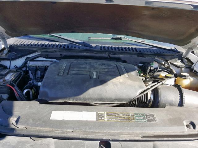 5LMFU27R94LJ19354 - 2004 LINCOLN NAVIGATOR 白色 照片 7