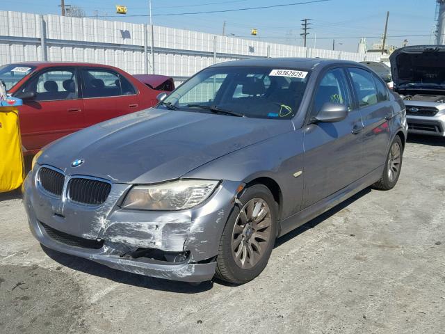 WBAPH57589NL79235 - 2009 BMW 328 I SULE SILVER photo 2