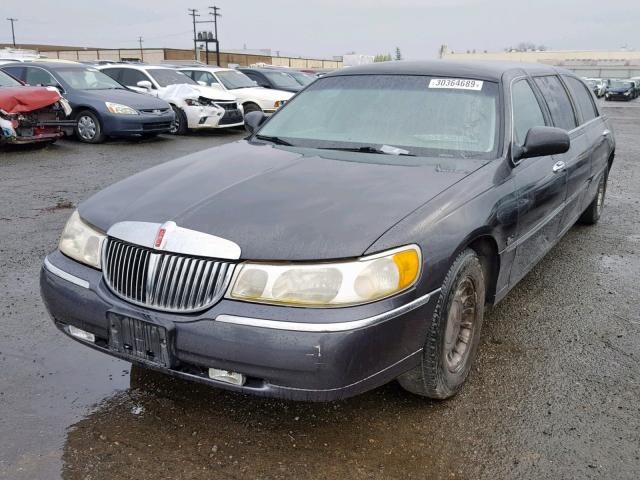 1L1FM81W1YY890759 - 2000 LINCOLN TOWN CAR E GRAY photo 2