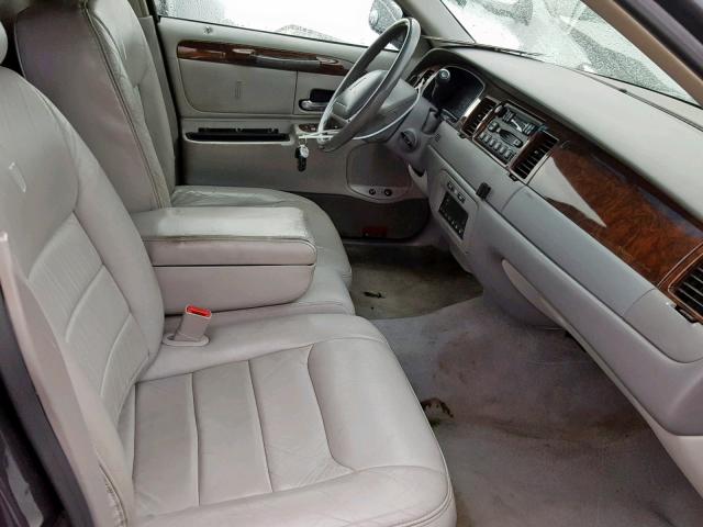 1L1FM81W1YY890759 - 2000 LINCOLN TOWN CAR E GRAY photo 5