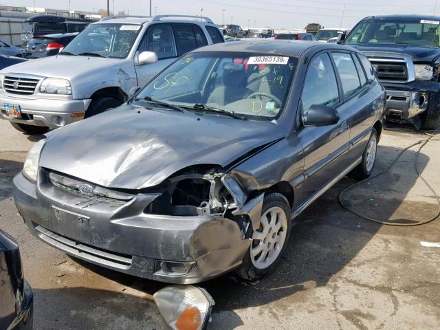 KNADC165036147936 - 2003 KIA RIO CINCO GRAY photo 2