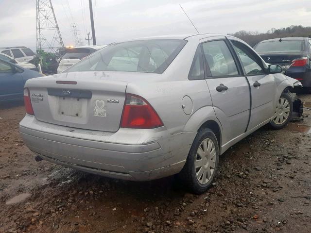 1FAFP34NX5W115471 - 2005 FORD FOCUS ZX4 GRAY photo 4