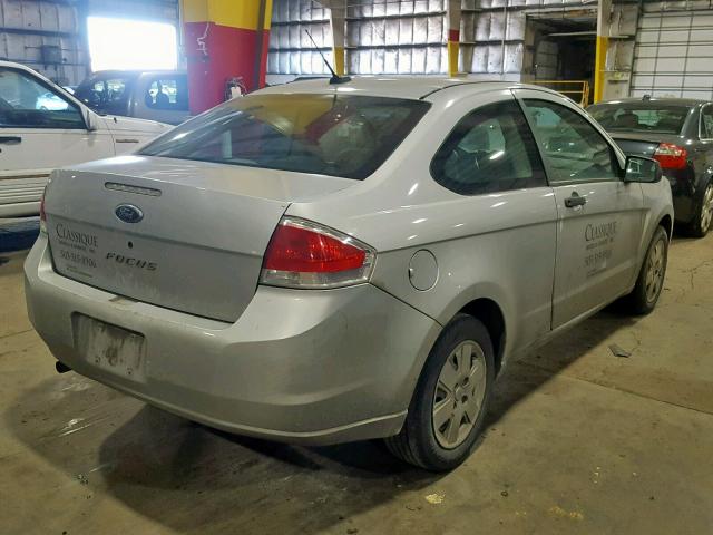 1FAHP32N78W289238 - 2008 FORD FOCUS S/SE SILVER photo 4