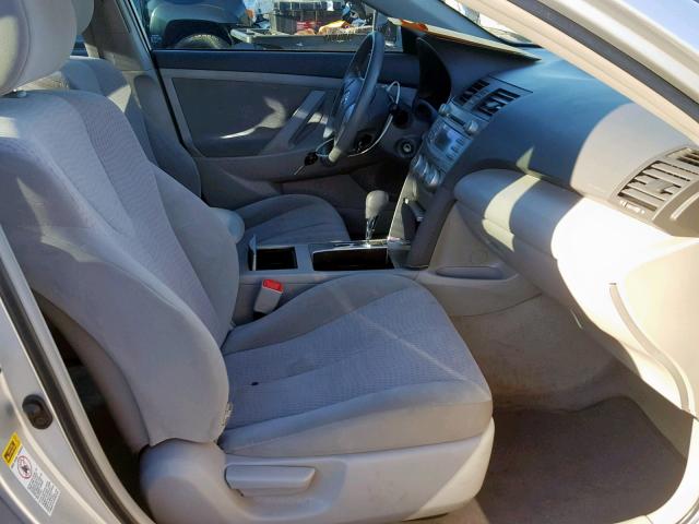 4T1BF3EKXBU129695 - 2011 TOYOTA CAMRY BASE SILVER photo 5