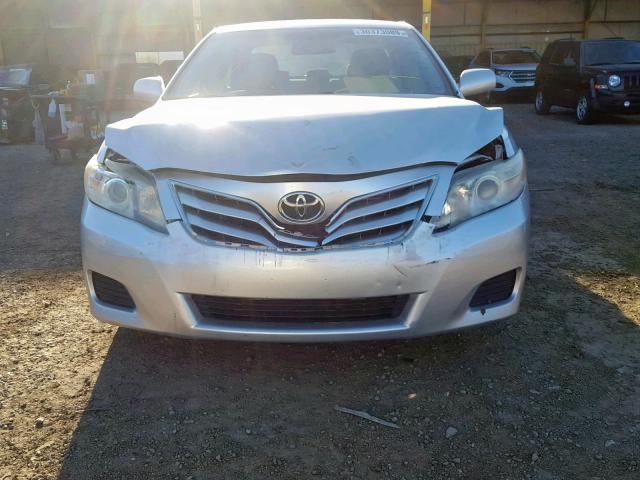 4T1BF3EKXBU129695 - 2011 TOYOTA CAMRY BASE SILVER photo 9